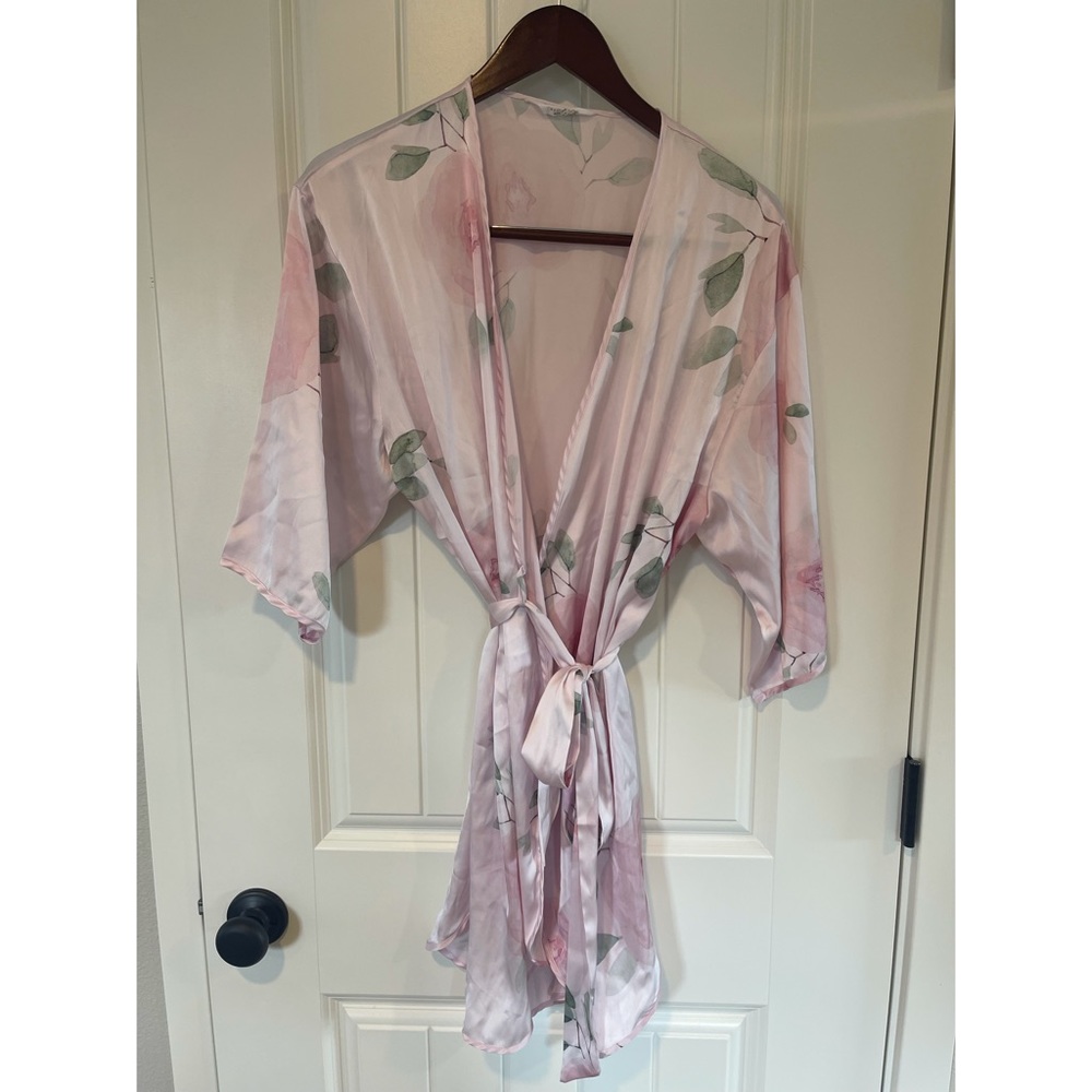 Pink floral women’s Robe- size small